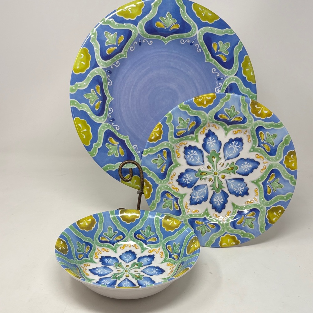 LAURIE GATES 3 Piece Melamine Dinnerware Set